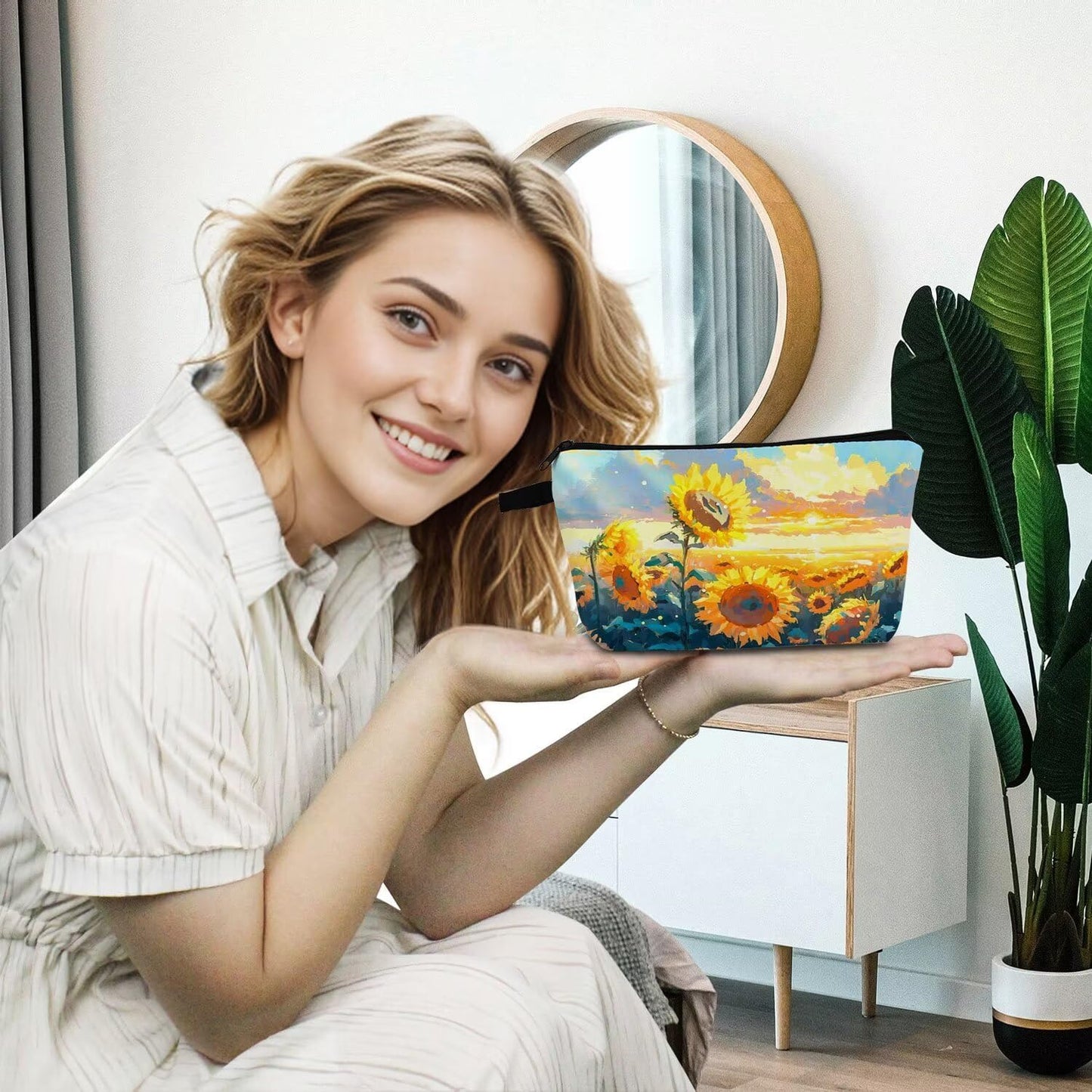 Sunflower Pattern Present Sunflower Field Makeup Bag Cute Small Organizer Zipper Pouch Sunflower Print Cosmetic Bag Birthday Present for Sunflower Lovers Women Friends