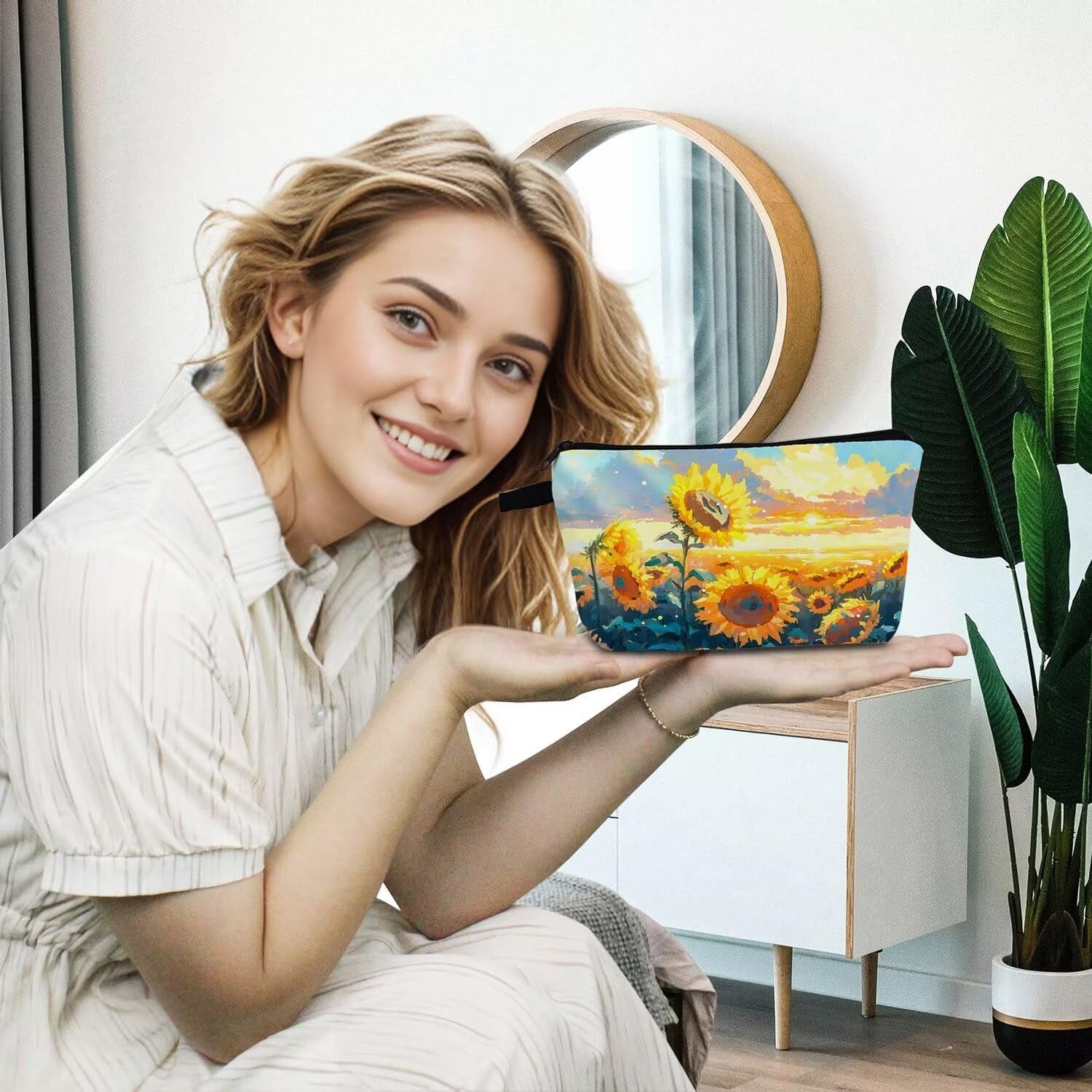 Sunflower Pattern Present Sunflower Field Makeup Bag Cute Small Organizer Zipper Pouch Sunflower Print Cosmetic Bag Birthday Present for Sunflower Lovers Women Friends