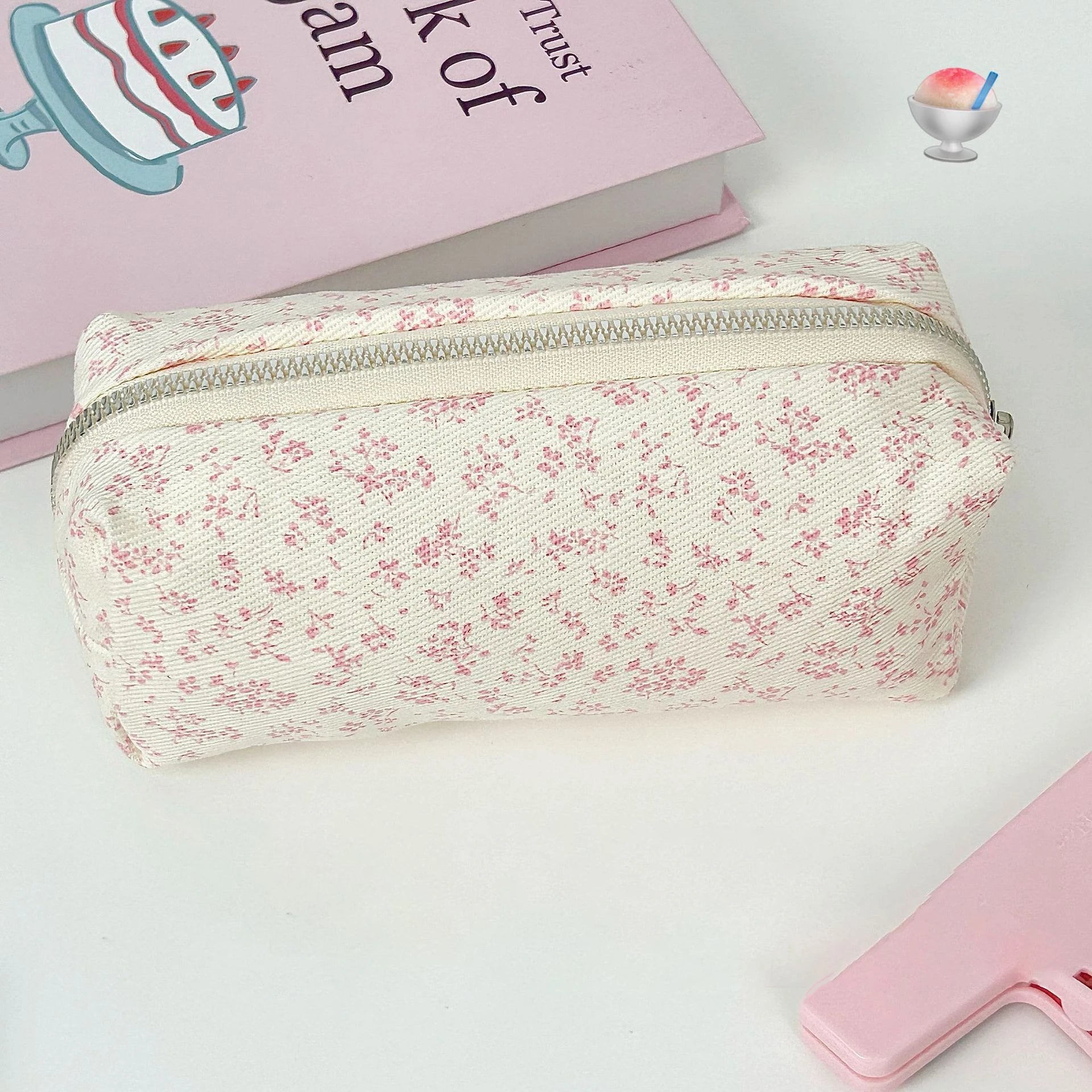 18*7*8Cm Makeup Bag High-Quality Canvas Portable Storage Bag Stylish Pen Bag for Artists Portable Travel Accessories